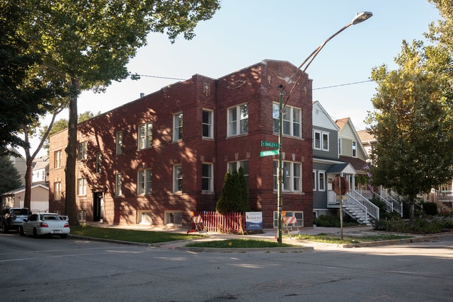 property at 5134 N Oakley Ave