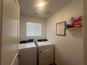 854 Benning St in Henderson, NV - Building Photo - Building Photo