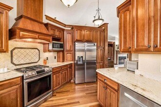 W162N5492 Westwind Dr in Menomonee Falls, WI - Building Photo - Building Photo