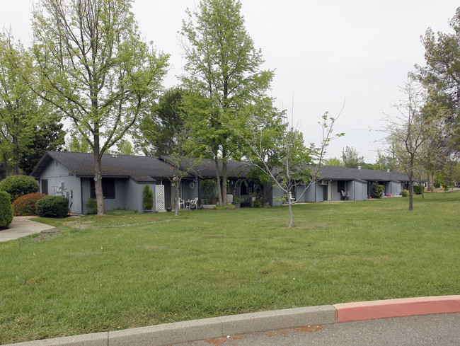 Lyn-Roc Senior Apartments in Rocklin, CA - Building Photo - Building Photo