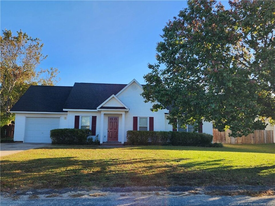 154 Northwoods Dr in Raeford, NC - Building Photo