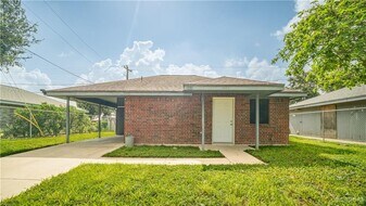 15 Cuesta Del Sol St in Edinburg, TX - Building Photo
