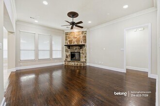 312 Paluxy Dr in Irving, TX - Building Photo - Building Photo
