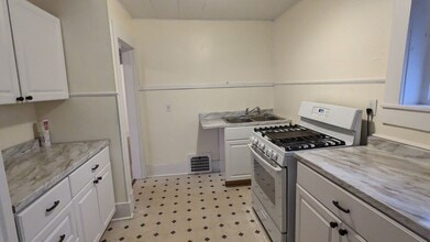 1111 Sanford St in Muskegon, MI - Building Photo - Building Photo