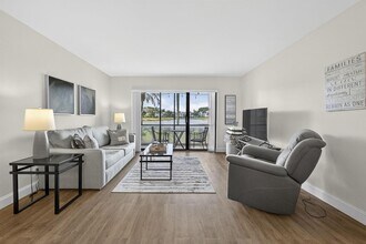 1110 Green Pine Blvd, Unit G1 in West Palm Beach, FL - Foto de edificio - Building Photo