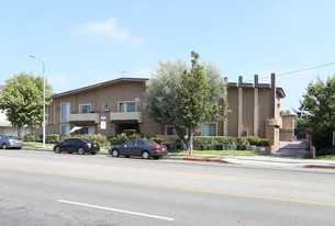 18631 Burbank Blvd Apartments