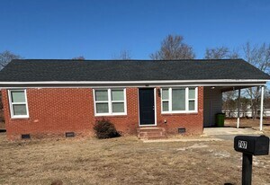 707 Wellons Ave in Spring Lake, NC - Building Photo