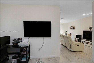 2432 SE 10th St in Homestead, FL - Building Photo - Building Photo