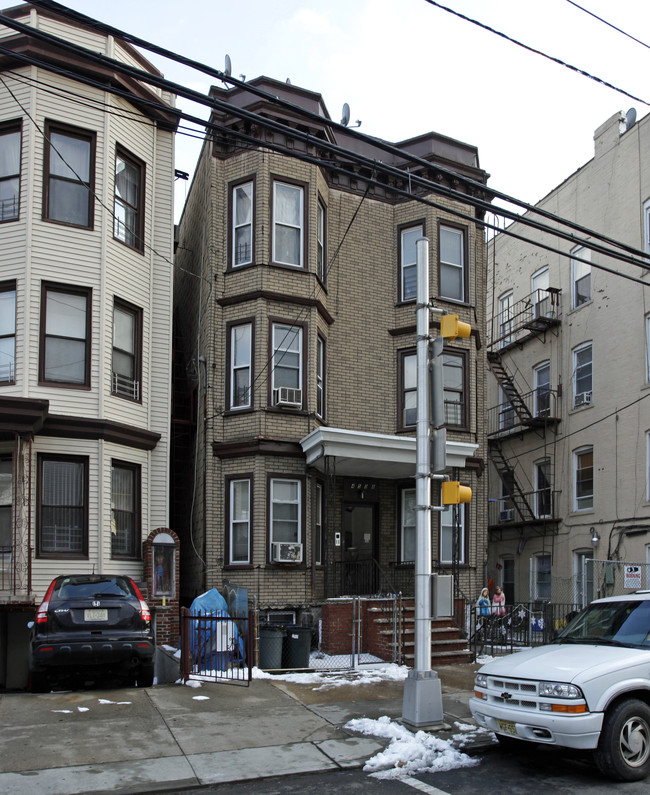 4508 Hudson Ave in Union City, NJ - Foto de edificio - Building Photo