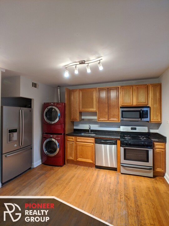 5037 N Harding Ave, Unit 3 in Chicago, IL - Building Photo