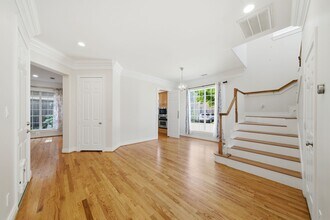 3243 N Pemberton Cir Dr in Houston, TX - Building Photo - Building Photo