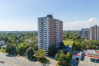 2250 Kennedy Rd in Toronto, ON - Building Photo - Building Photo