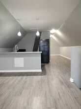 8320 S Muskegon Ave in Chicago, IL - Building Photo - Building Photo