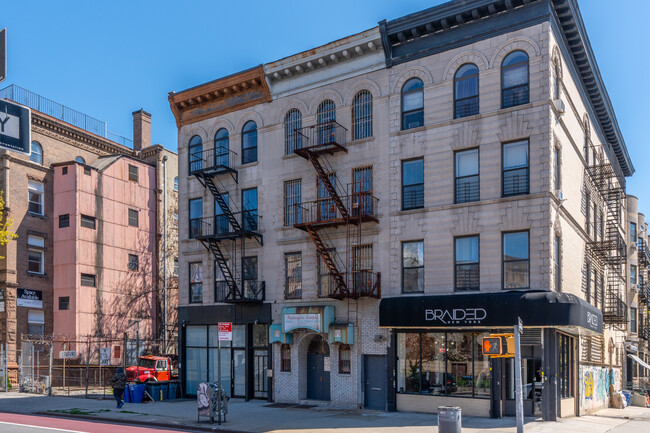 37 Grant Sq in Brooklyn, NY - Foto de edificio - Building Photo