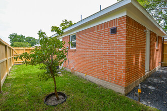 2501 McKee St, Unit 2503 1/2 ORANGE in Houston, TX - Building Photo - Building Photo