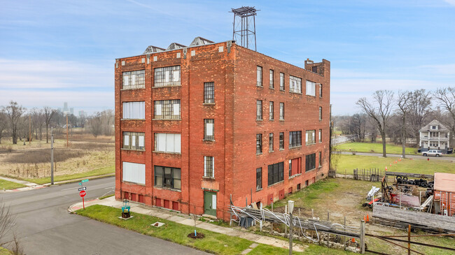 2941 E Warren Ave in Detroit, MI - Building Photo - Building Photo