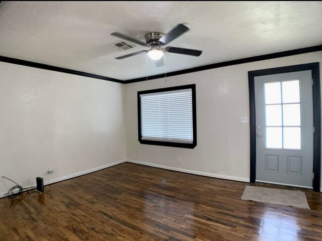 824 E Symmes St in Norman, OK - Foto de edificio - Building Photo