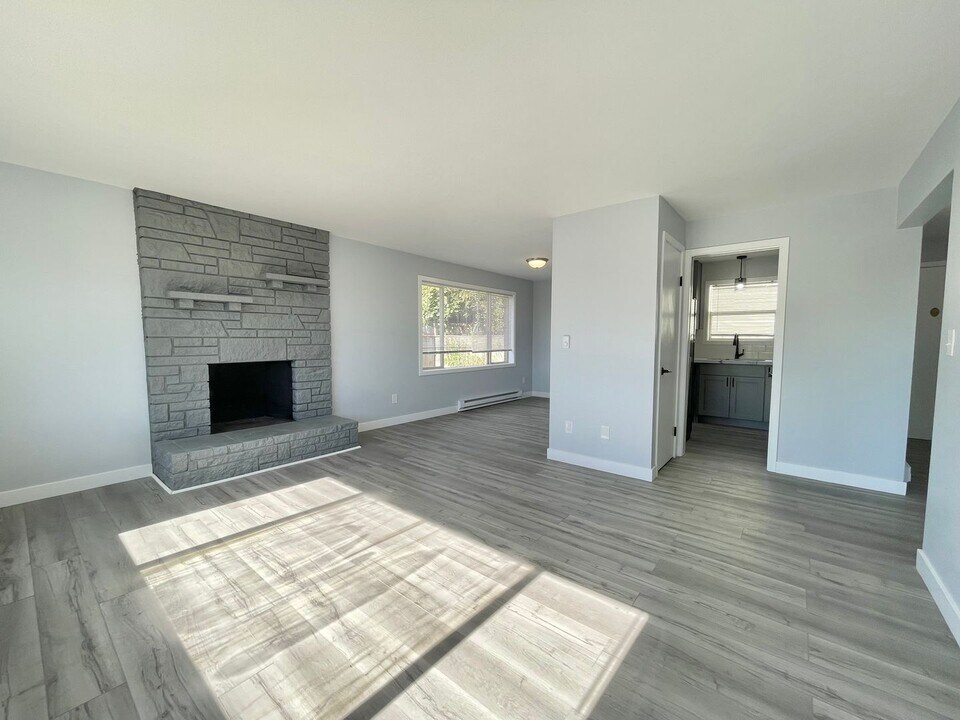 8015 24th Ave NW in Seattle, WA - Building Photo