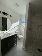 10206 Oak Hollow Cir in Austin, TX - Foto de edificio - Building Photo