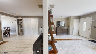 827 Savitt Pl in Union, NJ - Foto de edificio - Building Photo