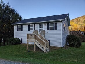 135 Rocky Mountain Ln in Boone, NC - Building Photo - Building Photo