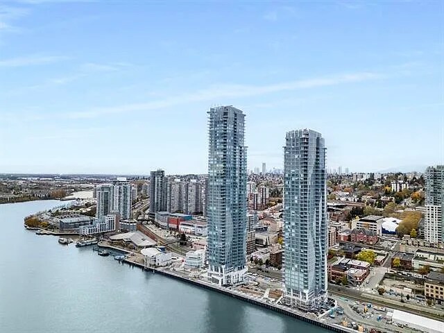 680 Quayside Dr in New Westminster, BC - Building Photo