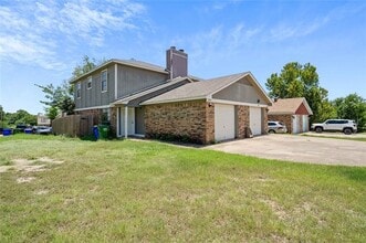 201 S Las Vegas Trail in White Settlement, TX - Building Photo - Building Photo
