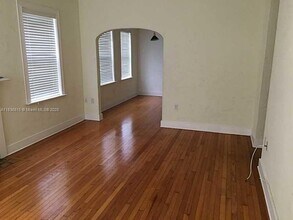 929 Meridian Ave in Miami Beach, FL - Building Photo - Building Photo