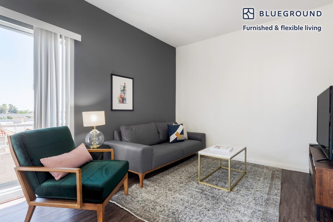 1353 N Martel Ave, Unit FL4-ID68 in Los Angeles, CA - Building Photo
