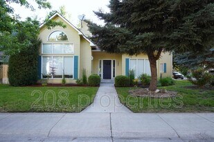 1394 E Holly St in Boise, ID - Building Photo