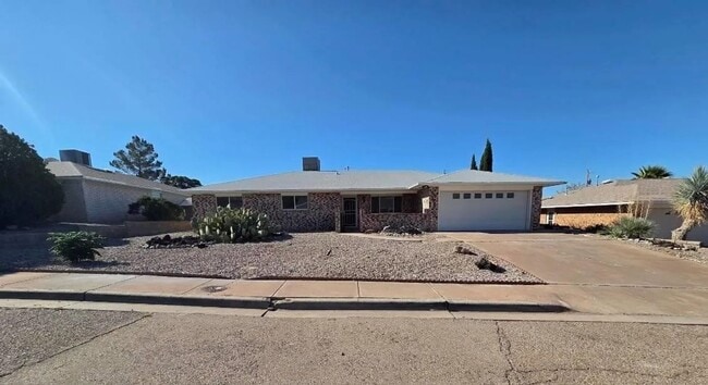 2828 Carmel Dr in Alamogordo, NM - Building Photo - Building Photo