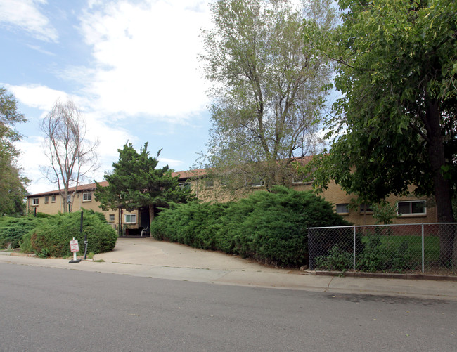Sundance Buffet Apartments in Aurora, CO - Foto de edificio - Building Photo