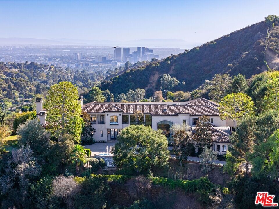 8 Beverly Ridge Terrace in Beverly Hills, CA - Building Photo