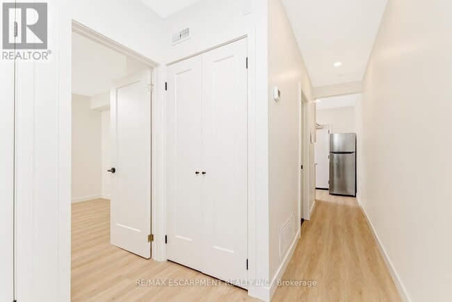 127 Victoria Ave S in Hamilton, ON - Building Photo - Building Photo