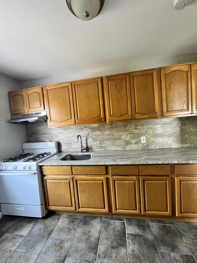 164 N 12th St, Unit 3