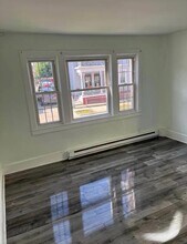 166 Regent Ave, Unit 2R in Providence, RI - Foto de edificio - Building Photo