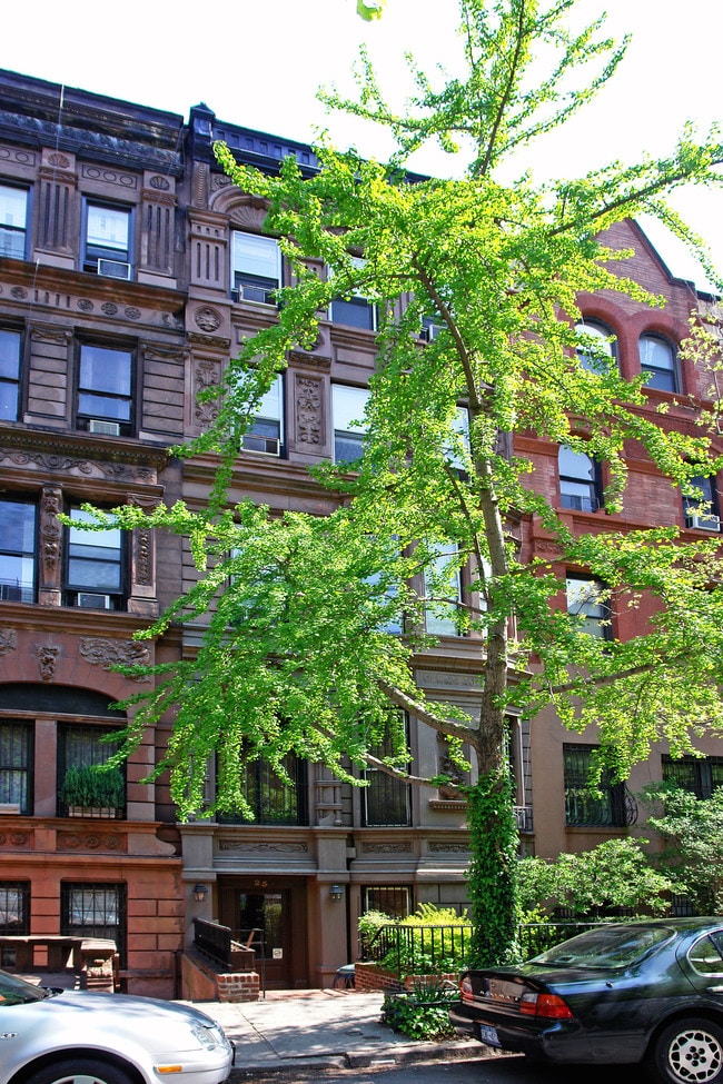 This quaint studio apartment is only 2 flight in New York, NY - Foto de edificio - Building Photo