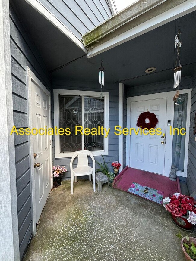 1051 NW 125th Dr in Newberry, FL - Building Photo - Building Photo