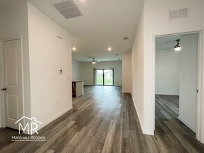 848 SE 8th St in Cape Coral, FL - Foto de edificio - Building Photo