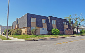 2644 E 6th St in Tulsa, OK - Foto de edificio - Building Photo