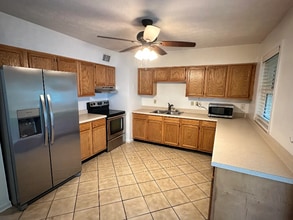 1819 Valley View Rd in New Albany, IN - Building Photo - Building Photo