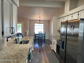 1218 Summit Oaks Dr E in Jacksonville, FL - Building Photo - Building Photo