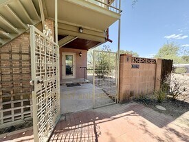 2819 N Woodland Ave in Tucson, AZ - Building Photo