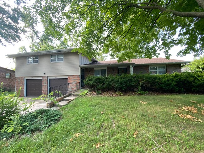 4208-4210-4210 W Rollins Rd in Columbia, MO - Building Photo - Building Photo