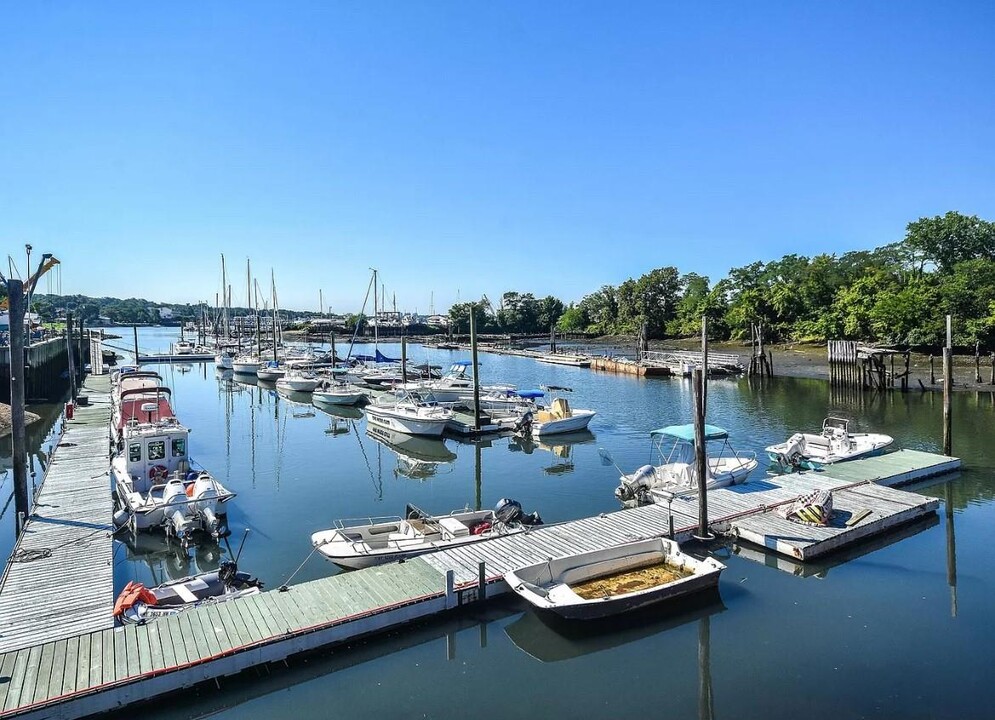 7817 Shore Rd in Port Washington, NY - Building Photo