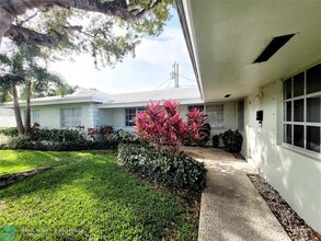 2120 NE 41st St in Lighthouse Point, FL - Building Photo - Building Photo