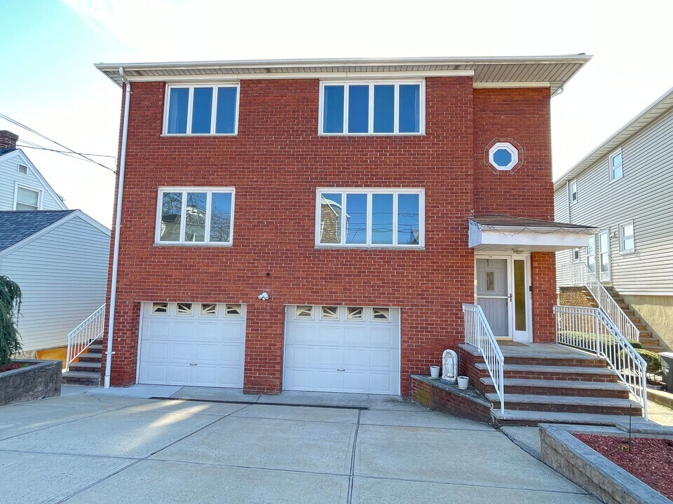 784 Harvard Pl in Cliffside Park, NJ - Building Photo