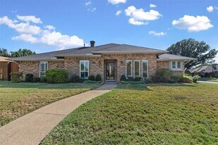 1600 Fairwind Ct in Carrollton, TX - Building Photo