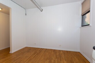 2418 N Sawyer Ave in Chicago, IL - Building Photo - Building Photo