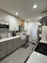 86 Devonshire Dr in New Hyde Park, NY - Building Photo - Building Photo